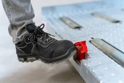 Close-up of safety stop mechanism on ULD support pallet