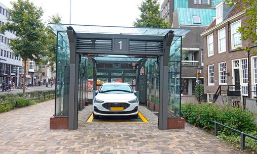 Er kunnen voertuigen tot 5 meter lang, 2,10 meter hoog en met een maximumgewicht van 3,2 ton worden geparkeerd.